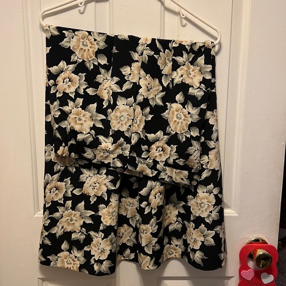 Skirt - Picture 1 of 2